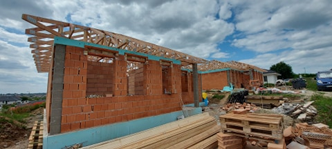 Szeglemezes tetőrendszerünkkel megnöveltük otthona tetőjének szilárdságát és stabilitását.