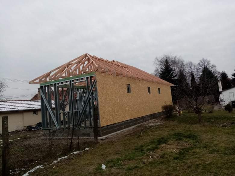 Lemeztetővel felszereltük otthonát, hogy az egy vonzó és tartós tetővel rendelkezzen.