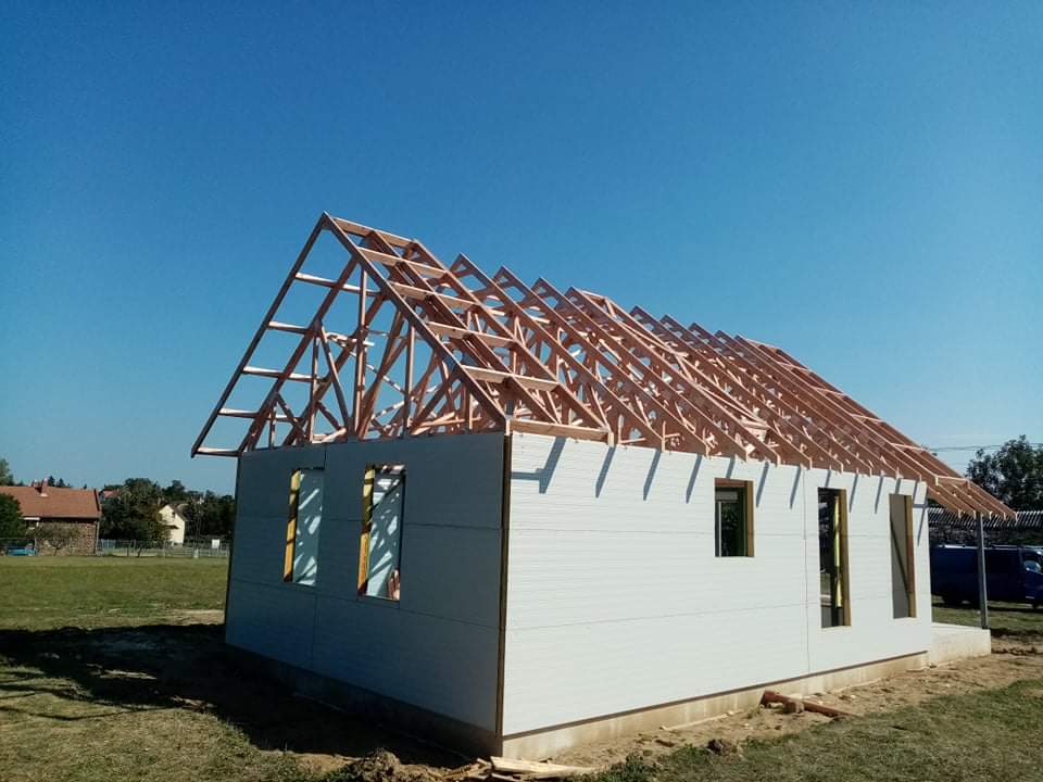 Lemeztetős tetővel frissítettük otthonunk megjelenését és hatékonyságát.